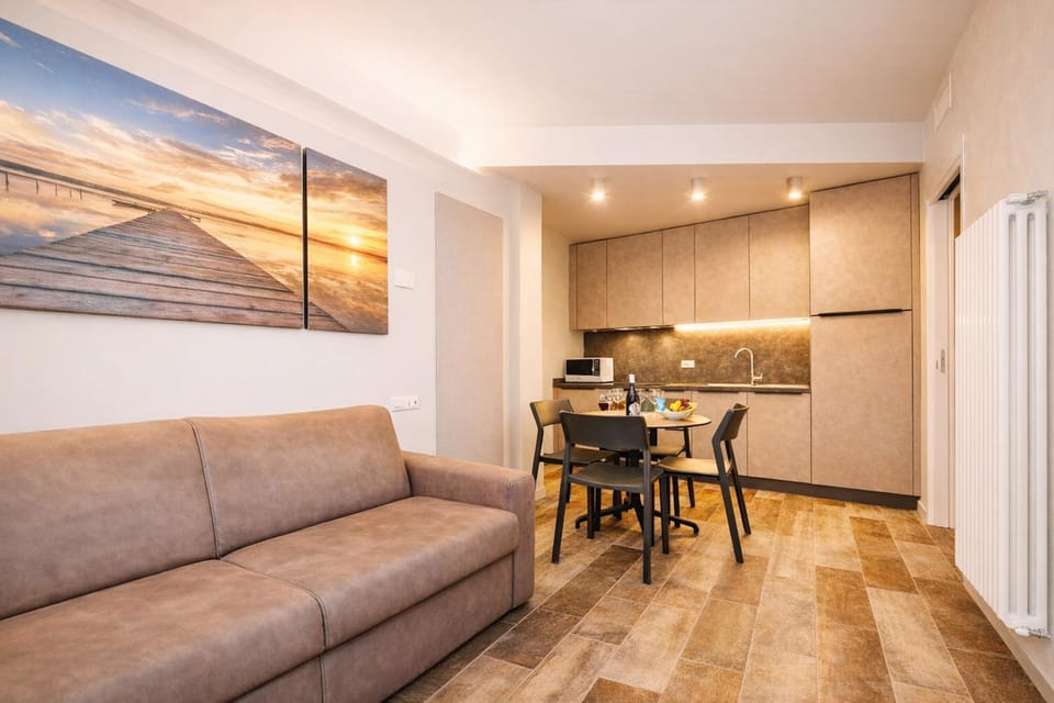 Kitchen or kitchenette, Living room, Seating area, Dining area, heating, internet, oven, stove, air conditioner