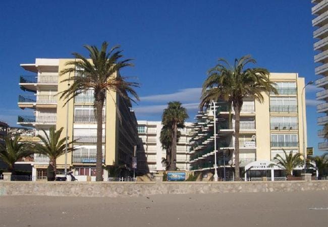 Neighbourhood, Beach