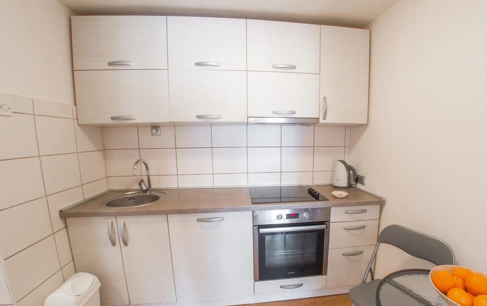 Kitchen or kitchenette, Food, dishwasher