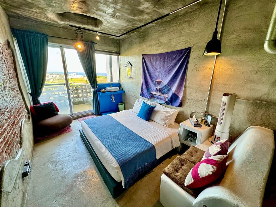 Bed, Balcony/Terrace, Photo of the whole room, Bedroom, Landmark view, Mountain view, Sea view