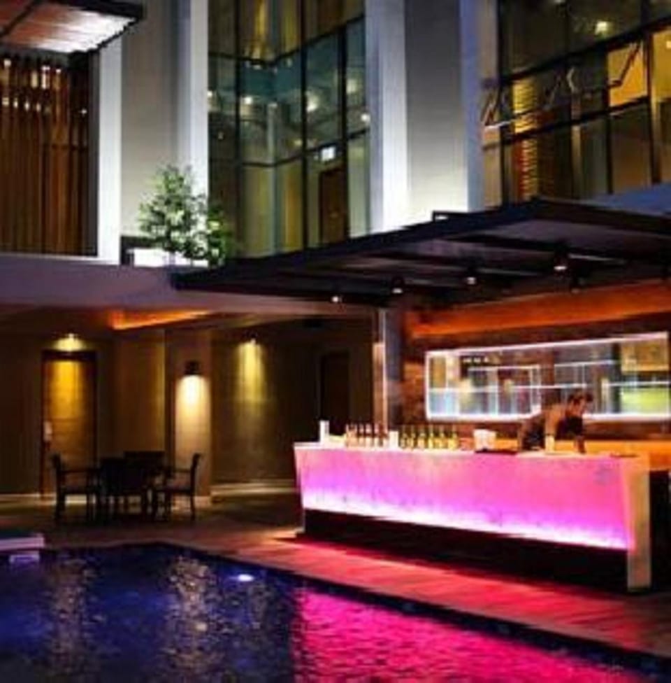 Restaurant/places to eat, Lounge or bar