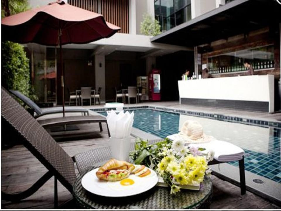Food and drinks, Swimming pool