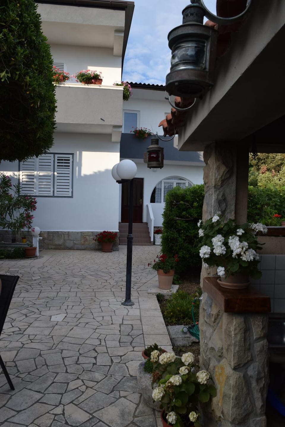 Property building, Patio, Facade/entrance