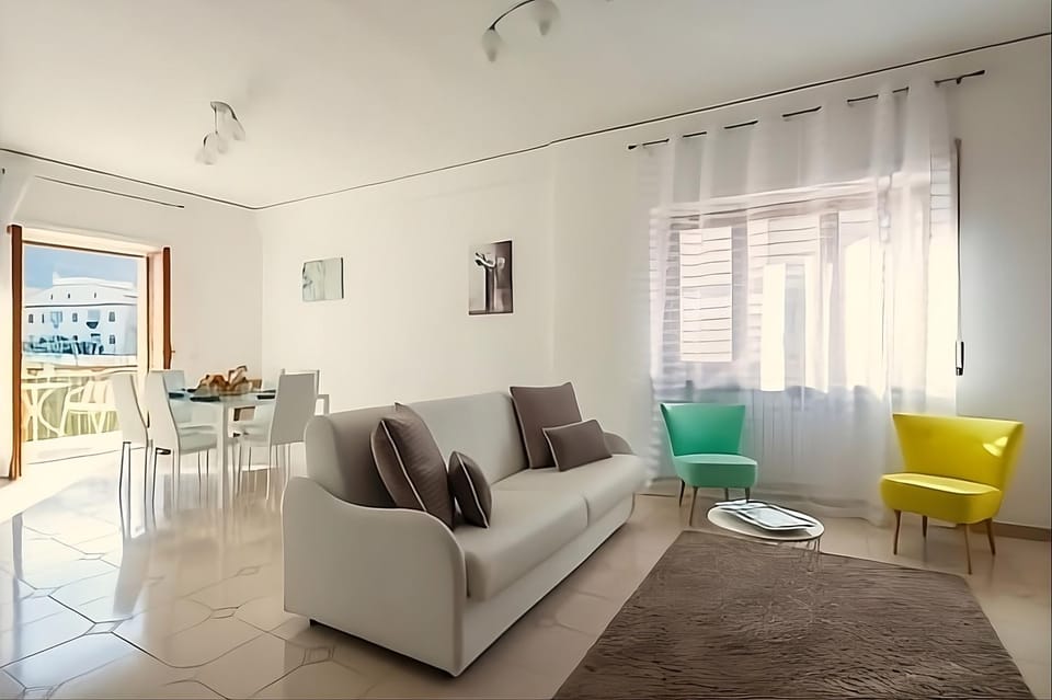 Communal lounge/ TV room, Living room, Seating area, Dining area