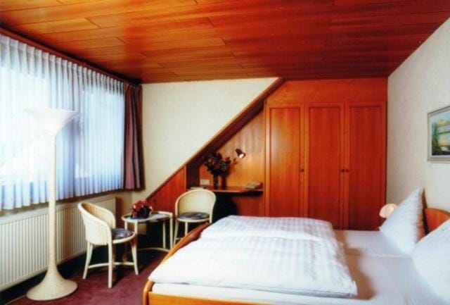 Facade/entrance, Bed