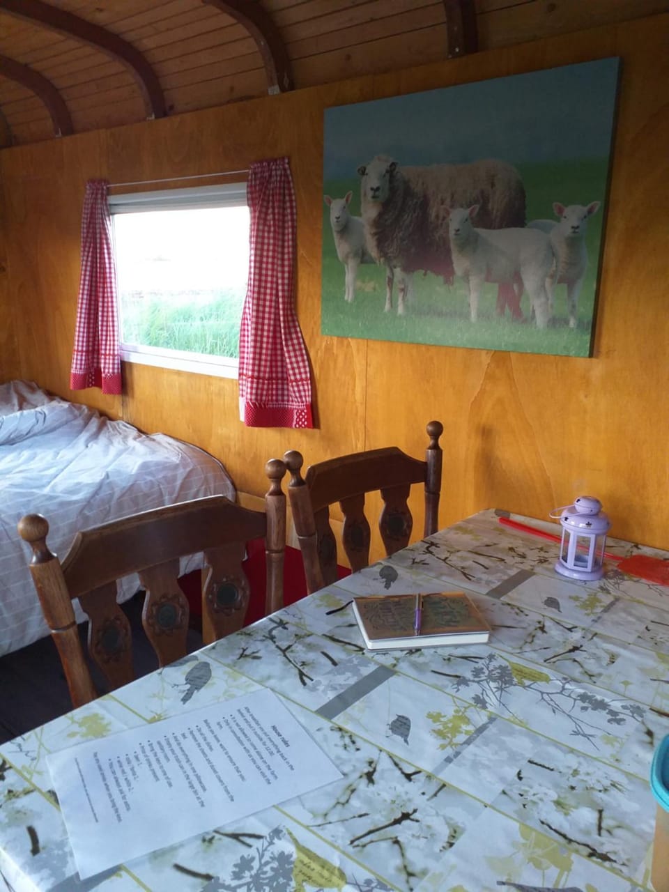 Bed, Dining area, Bedroom