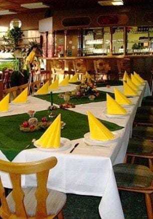 Restaurant/places to eat, Banquet/Function facilities