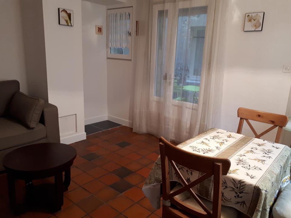 19 Rue Verdière Apartment in La Rochelle