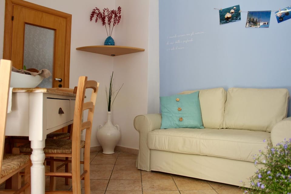 Bed, Seating area