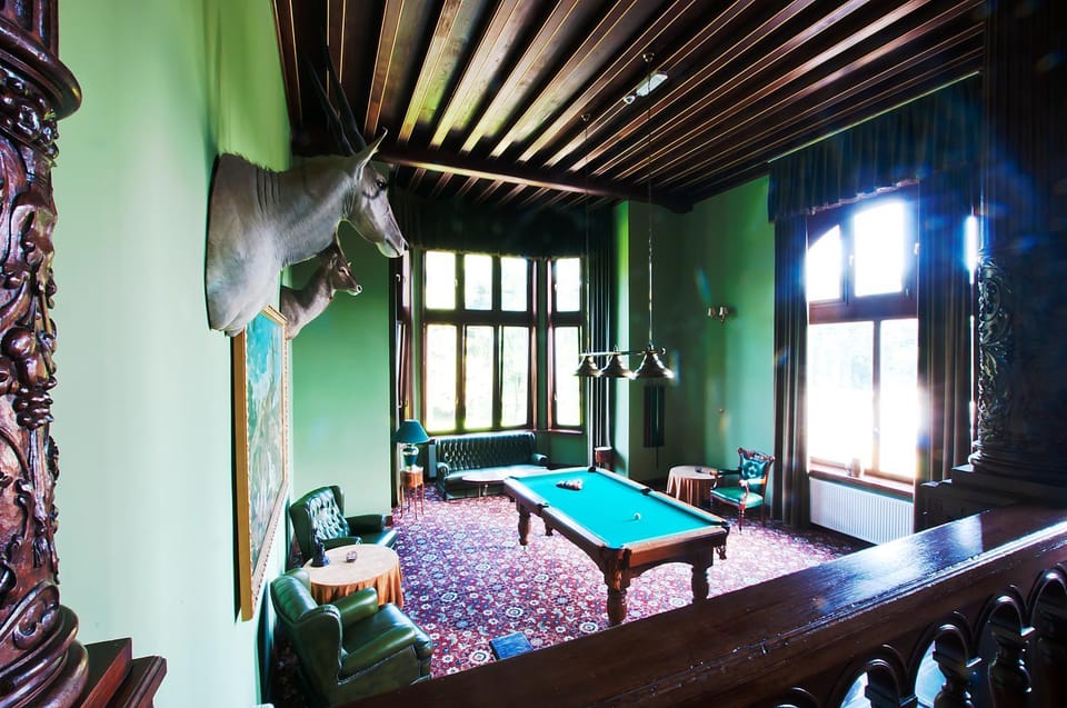 Billiard, Lounge or bar