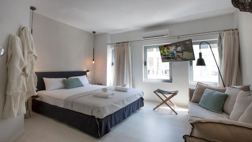 Bedroom, Street view