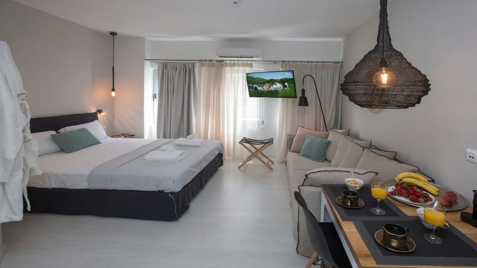 Dining area, Bedroom