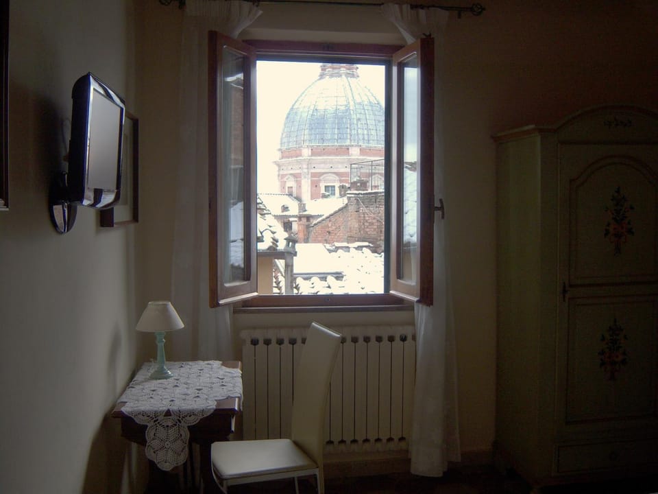Nearby landmark, Landmark view