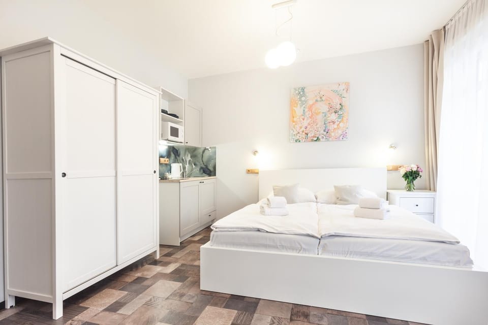 Bed, Kitchen or kitchenette, Photo of the whole room, wardrobe