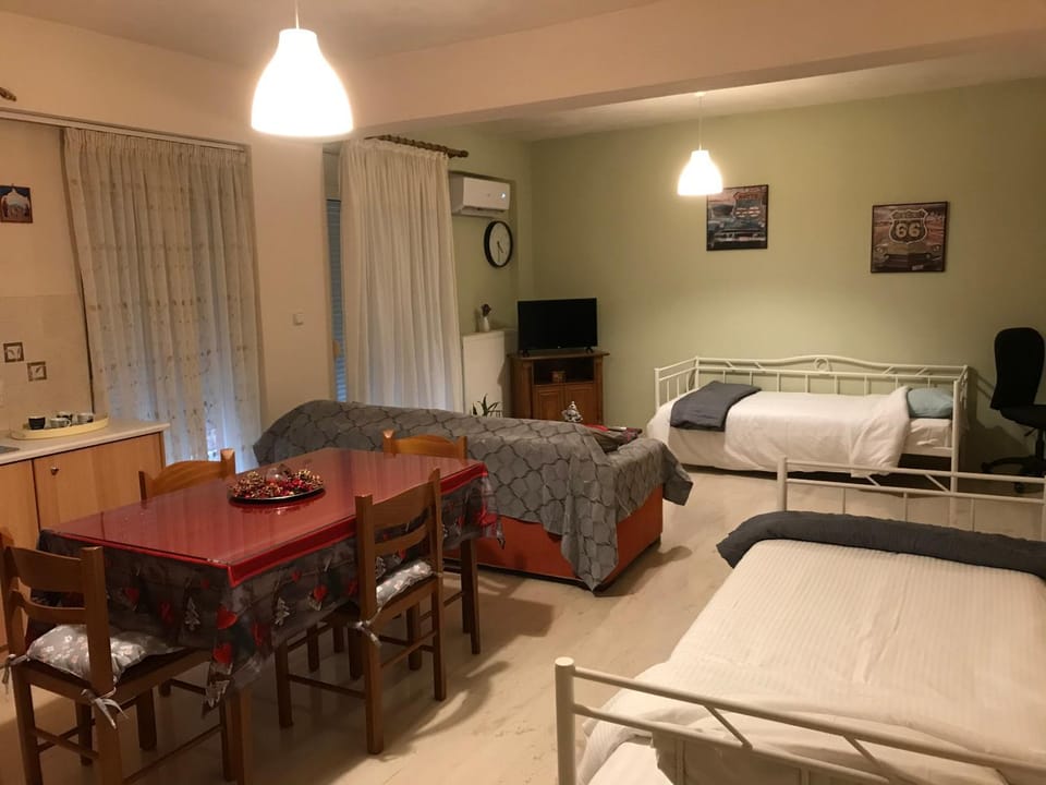 Living room, Photo of the whole room, Dining area