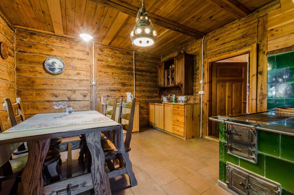 Coffee/tea facilities, Kitchen or kitchenette, Decorative detail, Dining area