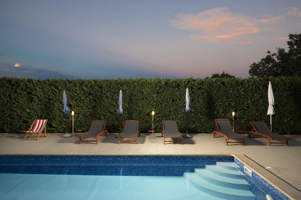 Night, Swimming pool, sunbed
