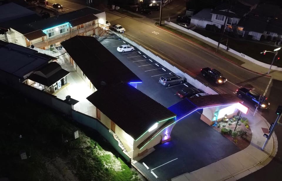 New American Inn & Suites Motel in Anaheim Hills