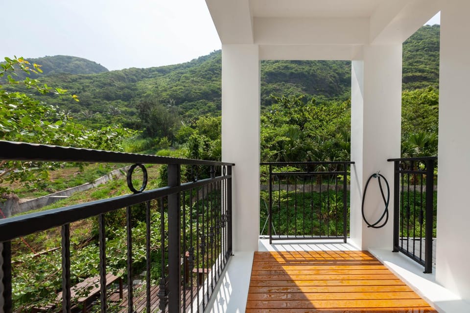 Balcony/Terrace, Mountain view
