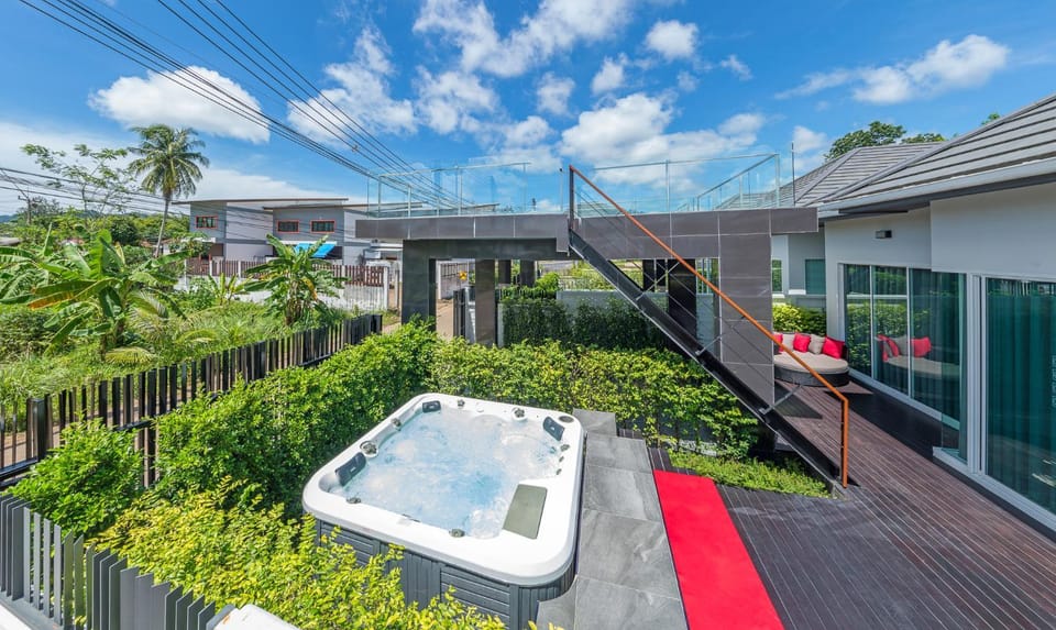 Property building, Balcony/Terrace, Garden view, sunbed