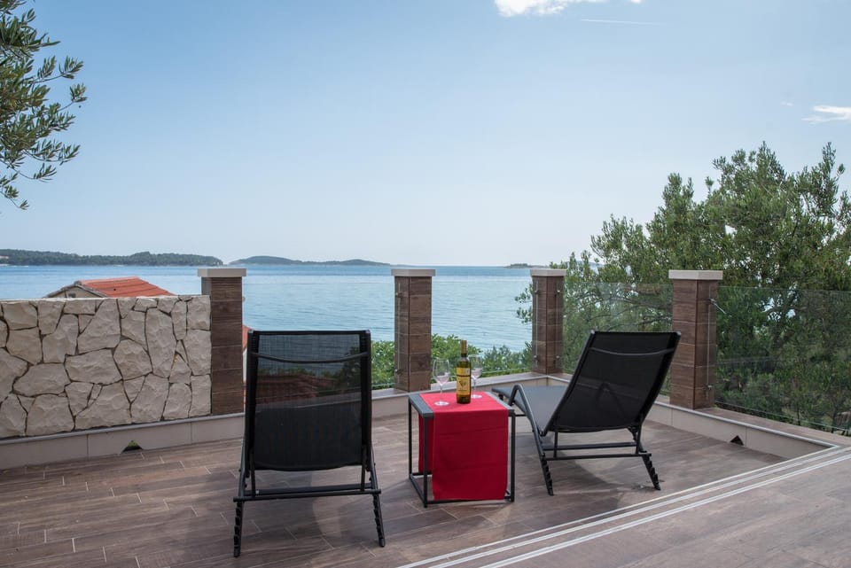 Poseydon Beach Bungalow Apartment in Plat