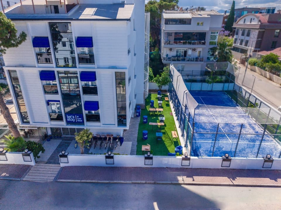 Property building, Neighbourhood, Bird's eye view, City view, Location