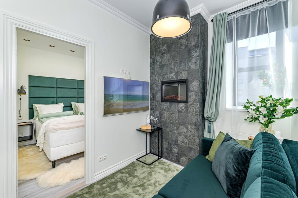 Communal lounge/ TV room, TV and multimedia, Living room, Seating area, flat iron