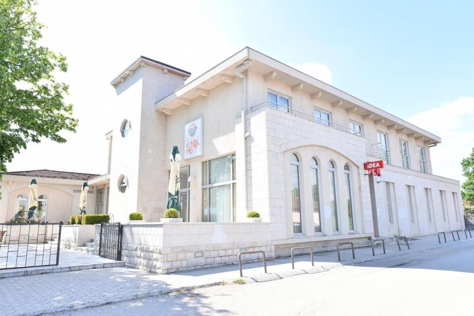 Property building, Facade/entrance