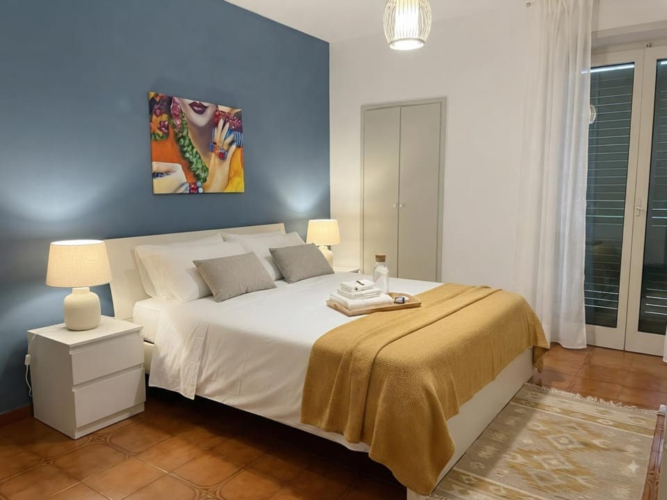 Bed, Photo of the whole room, Bedroom, air conditioner