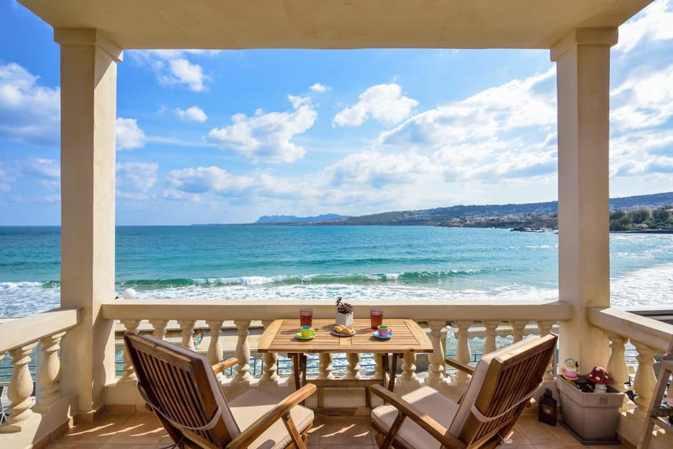 East Seafront Suite Apartment in Chania