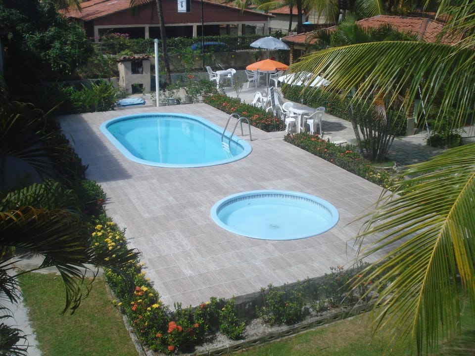 Day, Pool view