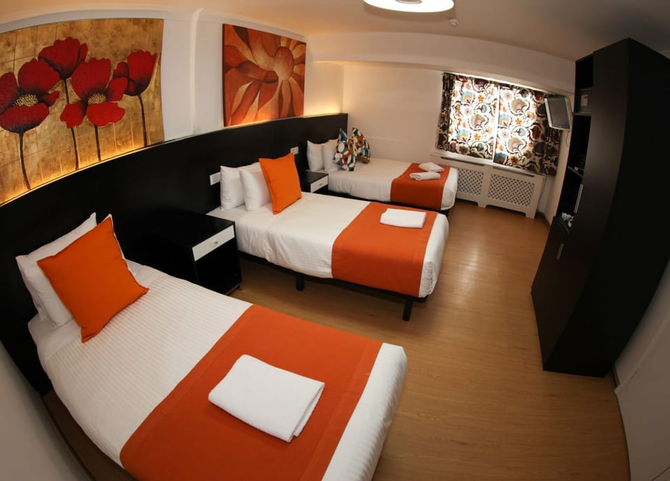 Day, Photo of the whole room