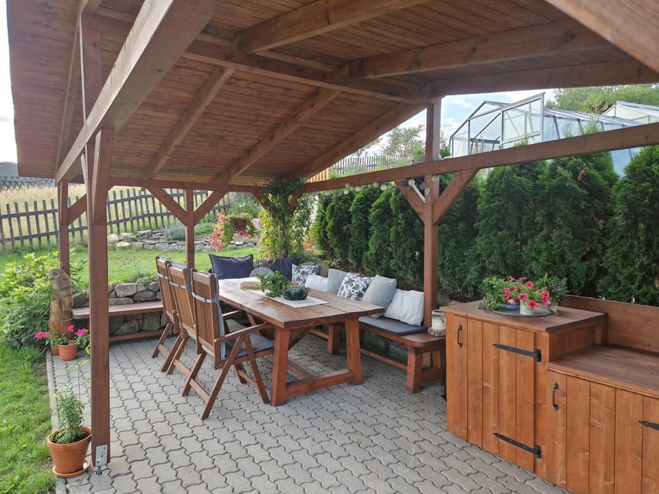 BBQ facilities, Garden, Seating area