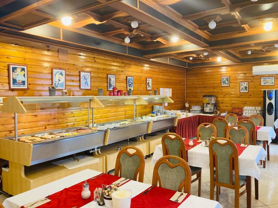 Restaurant/places to eat, Food and drinks, Banquet/Function facilities, Food, Breakfast, Buffet breakfast