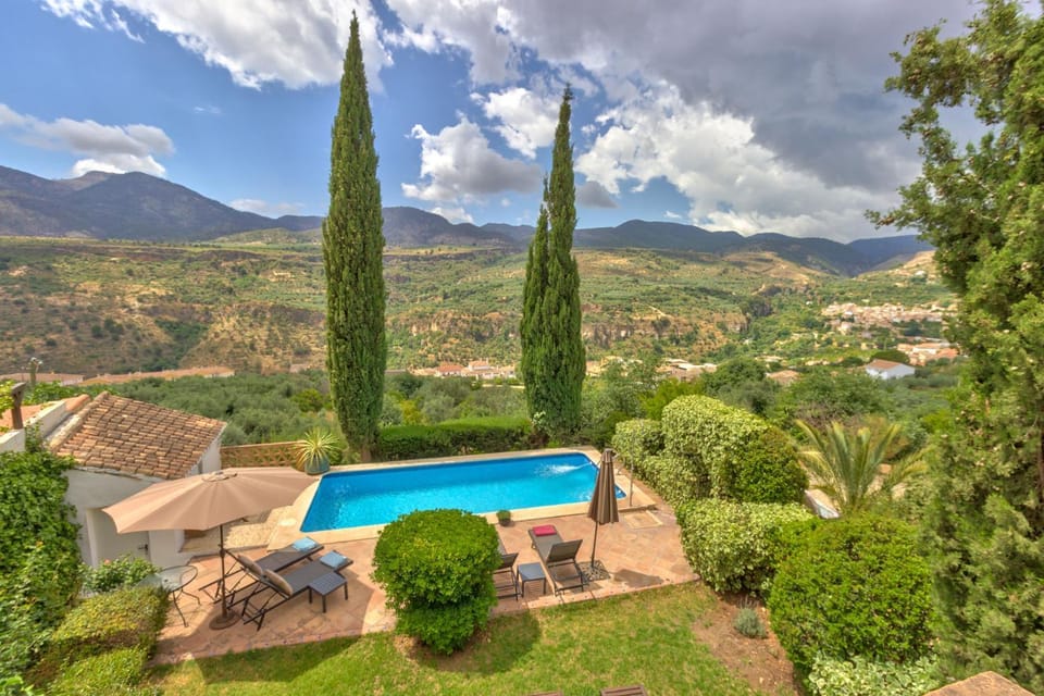 Natural landscape, Balcony/Terrace, Garden view, Landmark view, Mountain view, Pool view