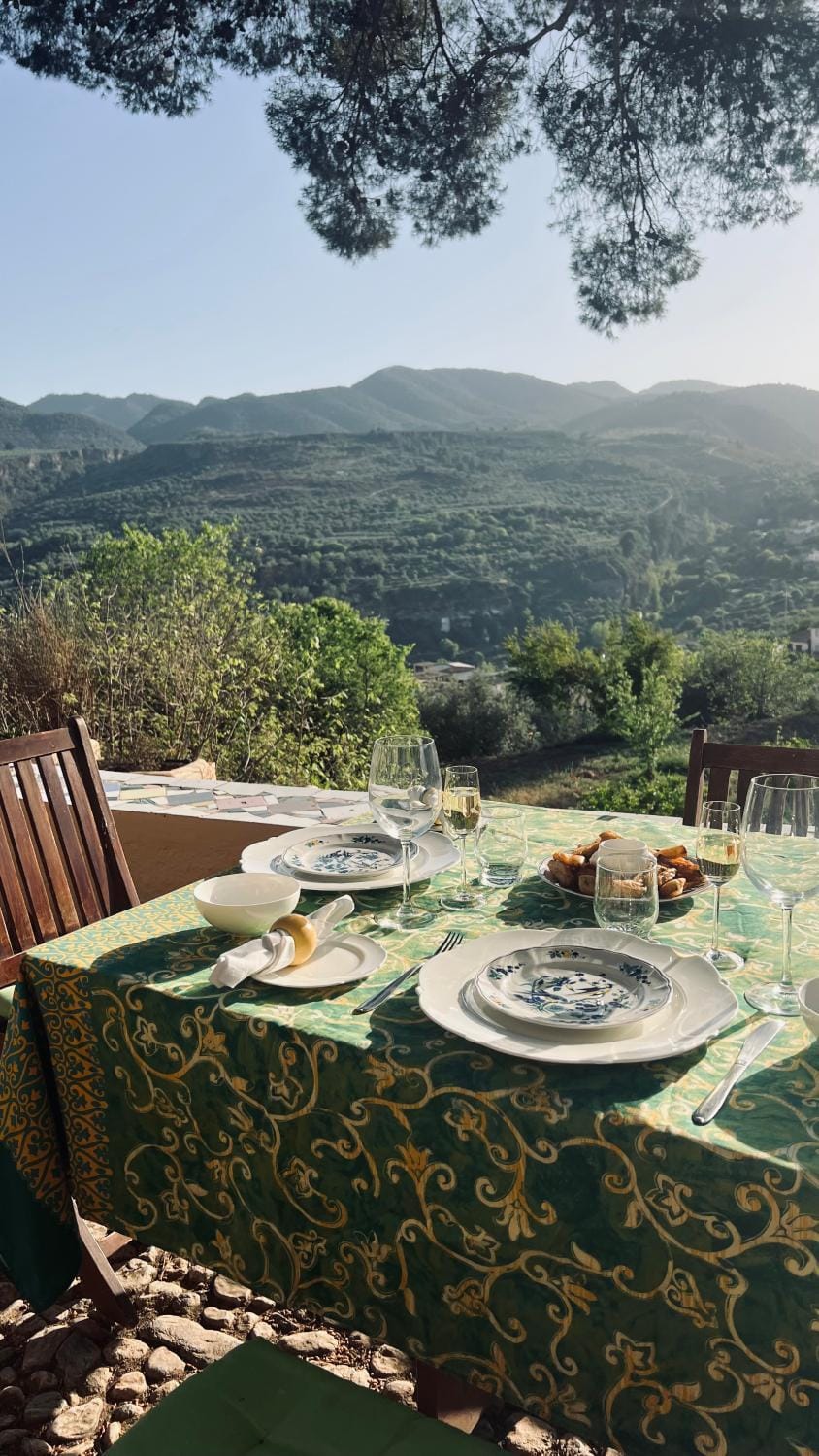 Restaurant/places to eat, Natural landscape, Food and drinks, Mountain view, Dinner