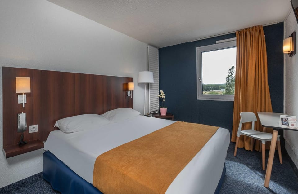 Bed, Photo of the whole room, Bedroom, hair dresser
