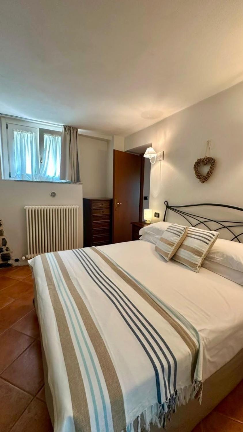 Bed, Photo of the whole room, Bedroom, internet