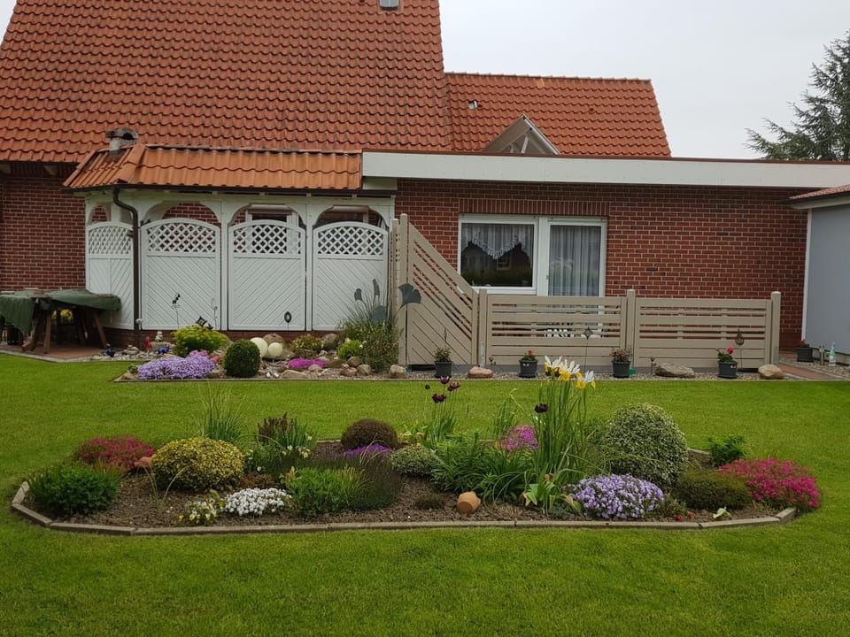 Property building, Spring, Day, Garden, Garden view