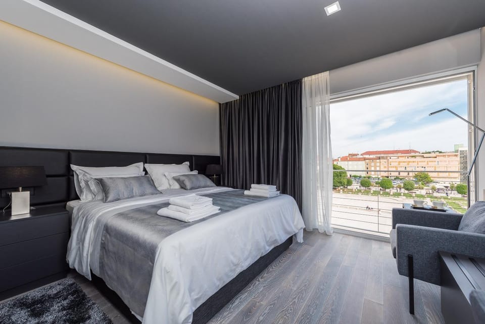 Bed, Landmark view
