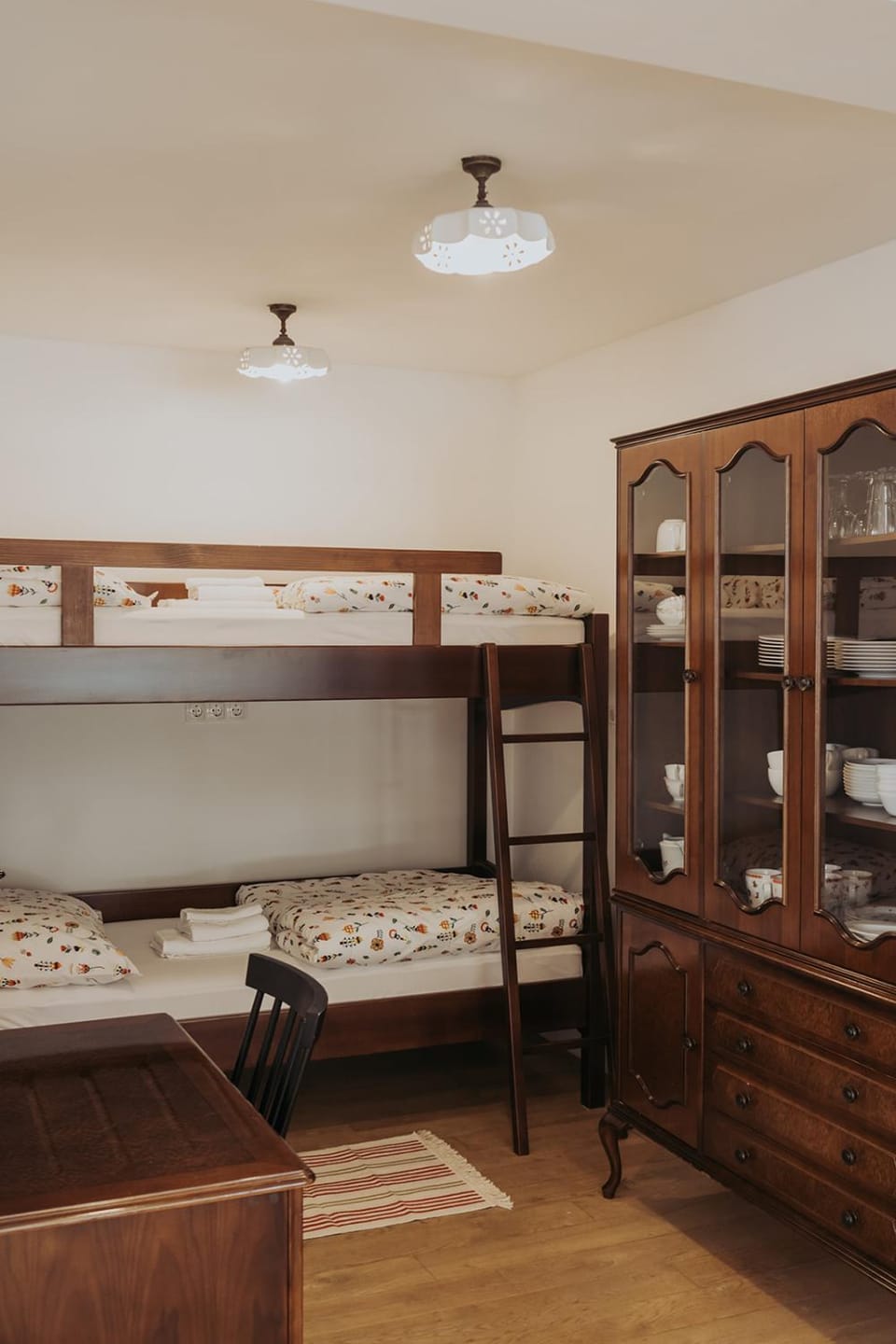 Bedroom, bunk bed
