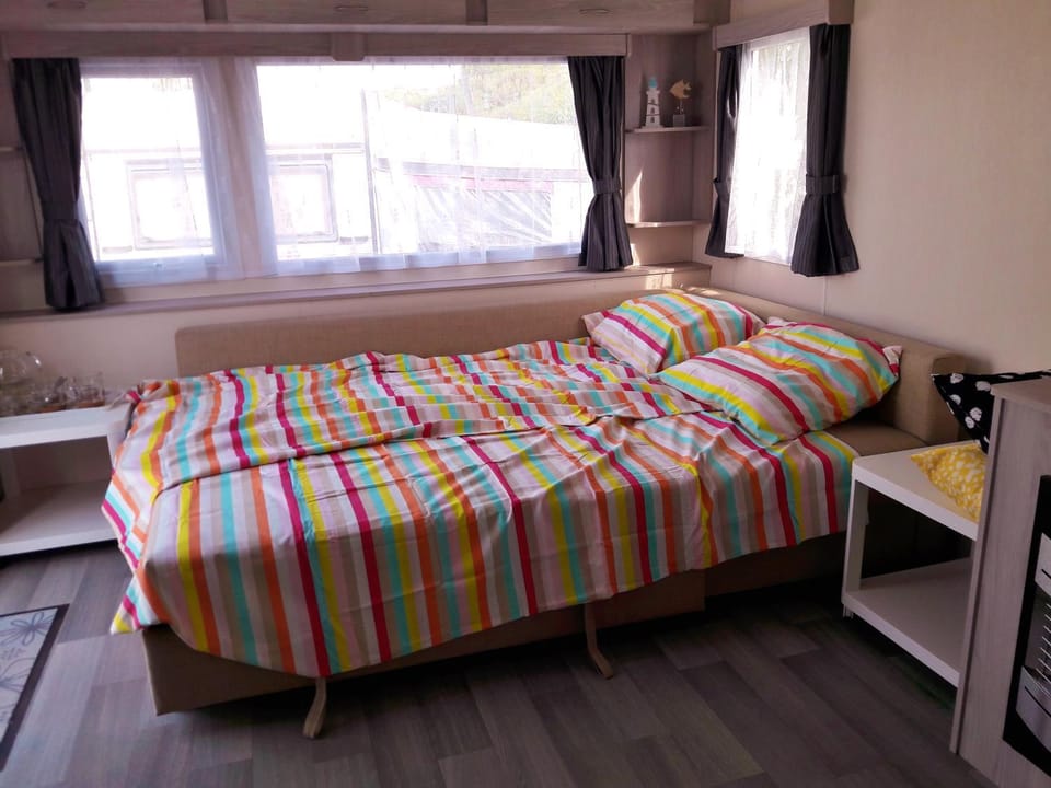 Bed, Living room