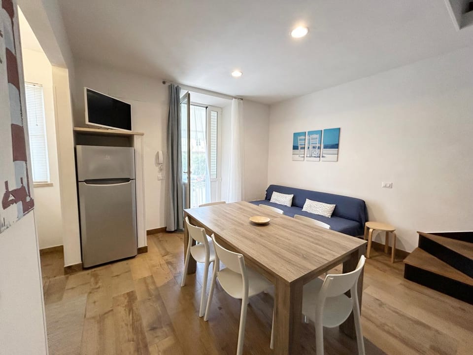 TV and multimedia, Kitchen or kitchenette, Seating area