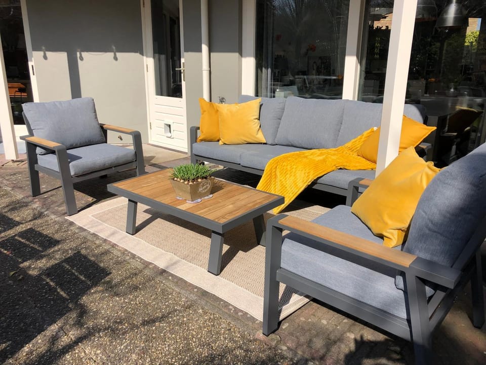 Property building, Lounge or bar, Breakfast, sunbed