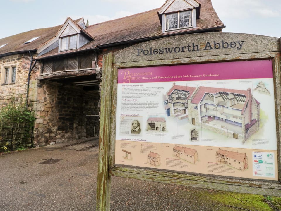 Porter's Lodge Apartment in North Warwickshire District