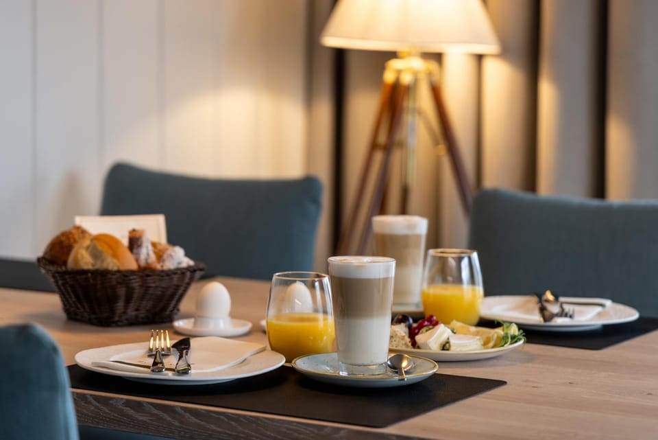 Food and drinks, Seating area
