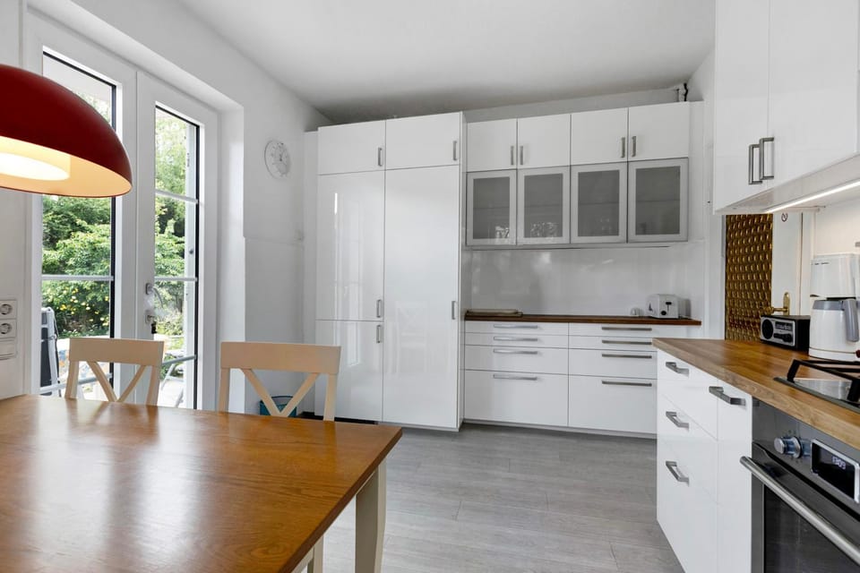 Property building, Kitchen or kitchenette, Living room