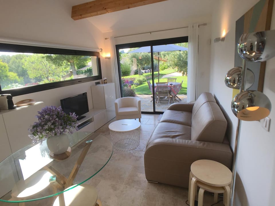 Living room, Garden view