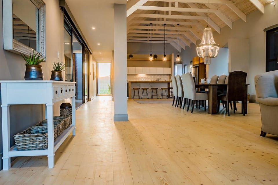 Lounge or bar, Dining area