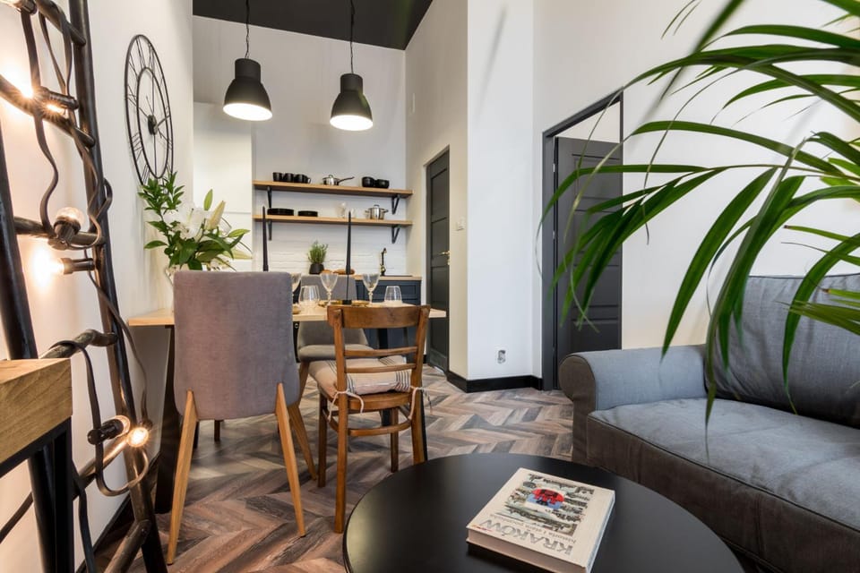 TV and multimedia, Kitchen or kitchenette, Living room, Seating area, Dining area